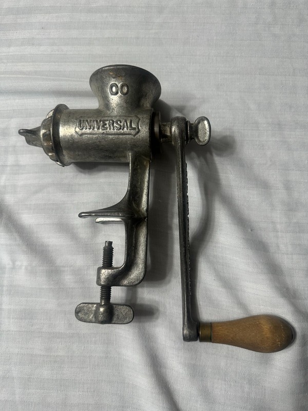ANTIQUE L.F. & C. NEW BRITAIN CONN. U.S.A. UNIVERSAL MEAT AND FOOD GRINDER #00