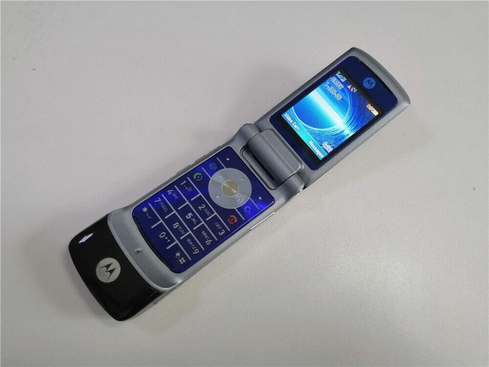 Original Motorola Krzr K1 GSM 2MP Camera Bluetooth Flip Unlocked Mobile Phone - Image 3 of 4