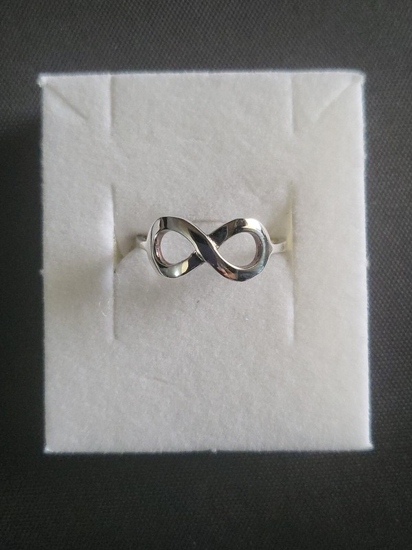 Sterling silver infinity ring size 8