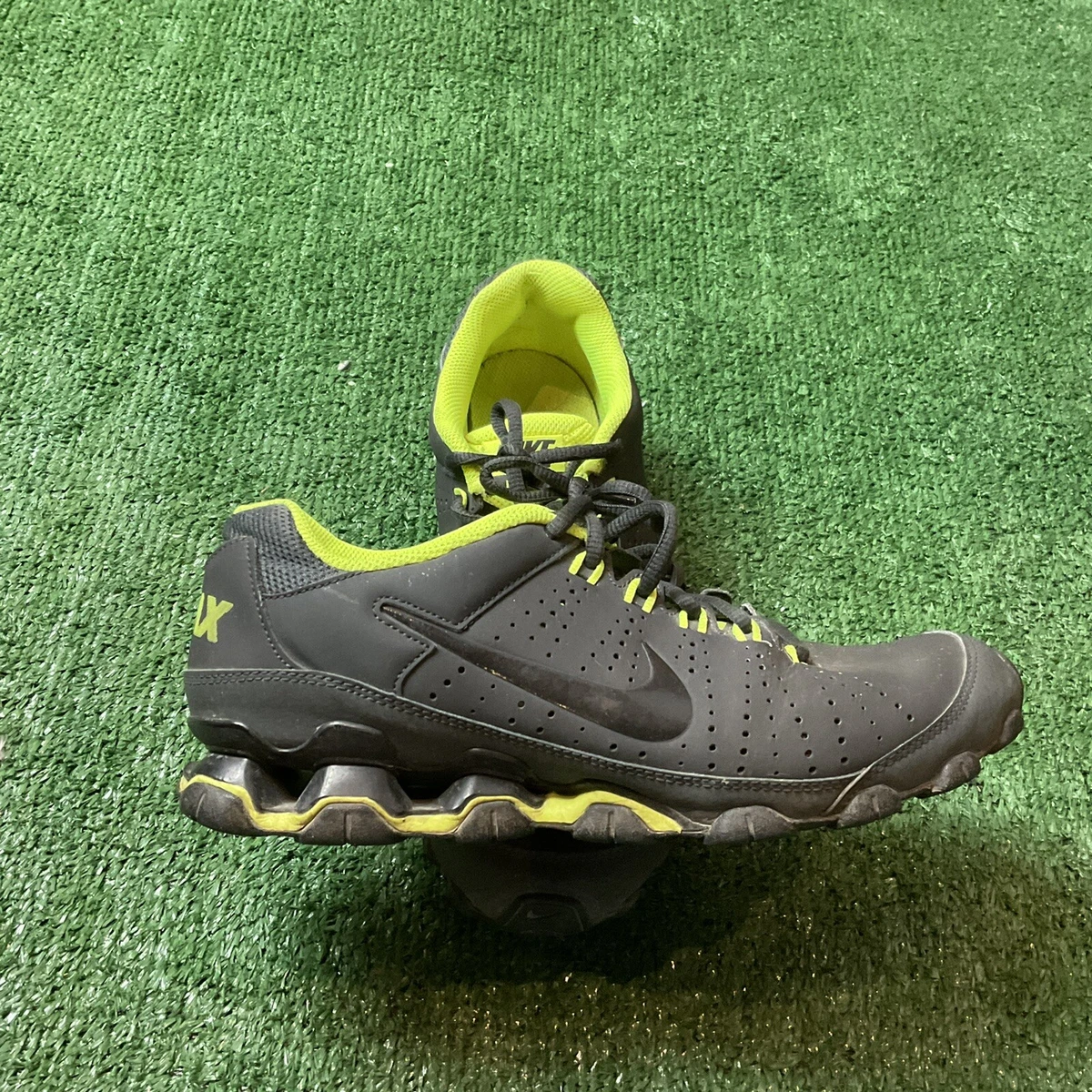 Nike reax 8 hotsell tr black volt