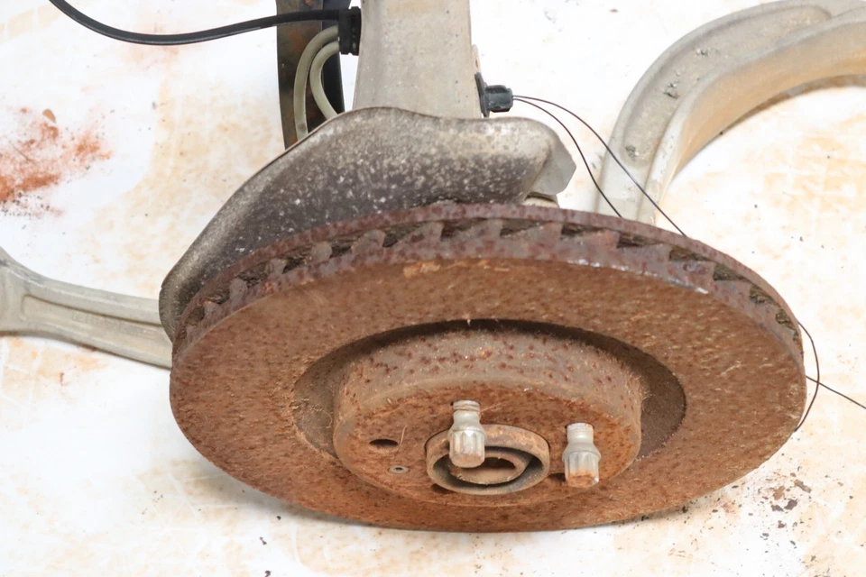 AUDI S4 A4 2010 eje delantero izquierdo buje de rueda nudillo con brazos de control OEM Foto 3 de 4