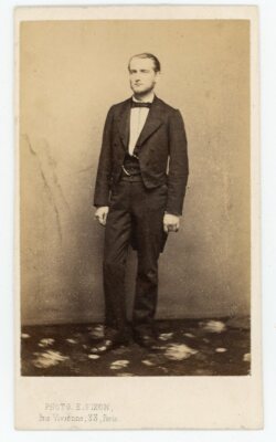 CDV FOTO VINTAGE Fotografie 1860 E. FIXON, ein junger Mann posiert im Anzug