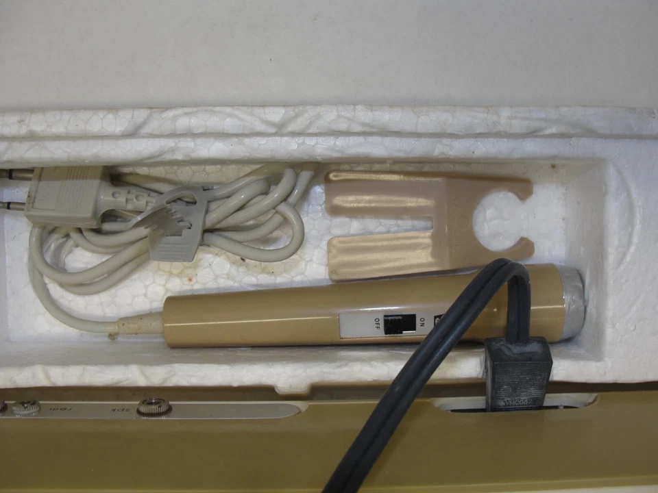 GRABADORA DE CASETE Y MICRÓFONO MAYFAIR DE COLECCIÓN MODELO 725 ~ FUNCIONA Y SE VE MUY BIEN Foto 2 de 2