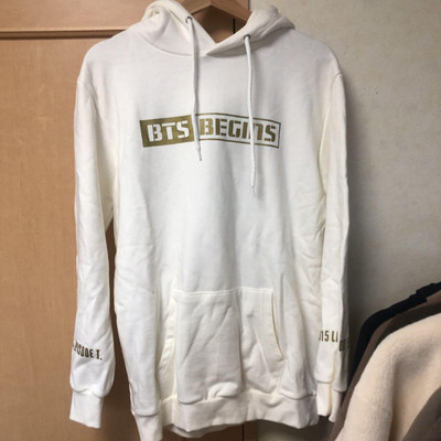 BTS BEGINS フーディ ホワイト BTS BEGINS フーディ ホワイト