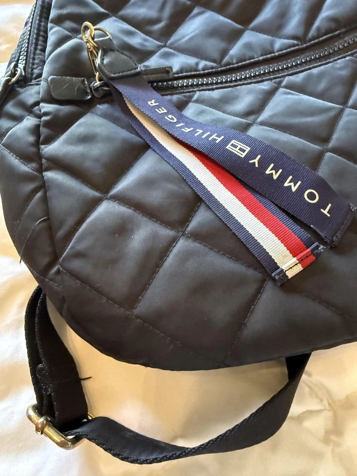 Tommy Hilfiger Mochila Mujer Negro Acolchado Nylon Mini Bolso Correas Ajustables Foto 2 de 4