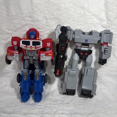 2 Transformers Action Figures 8.5  2022 and 2017 **READ** V-2976B Parts or Play