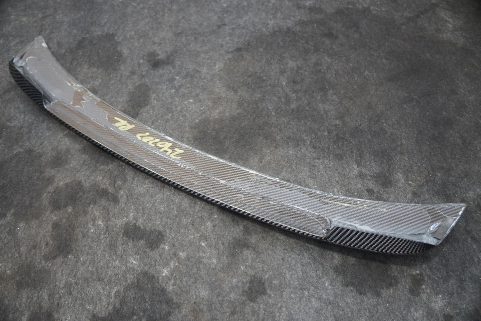 Panel alerón puerta levadiza maletero trasero fibra carbono 68240524AA Alfa Romeo 4C 2015-18 Foto 3 de 4