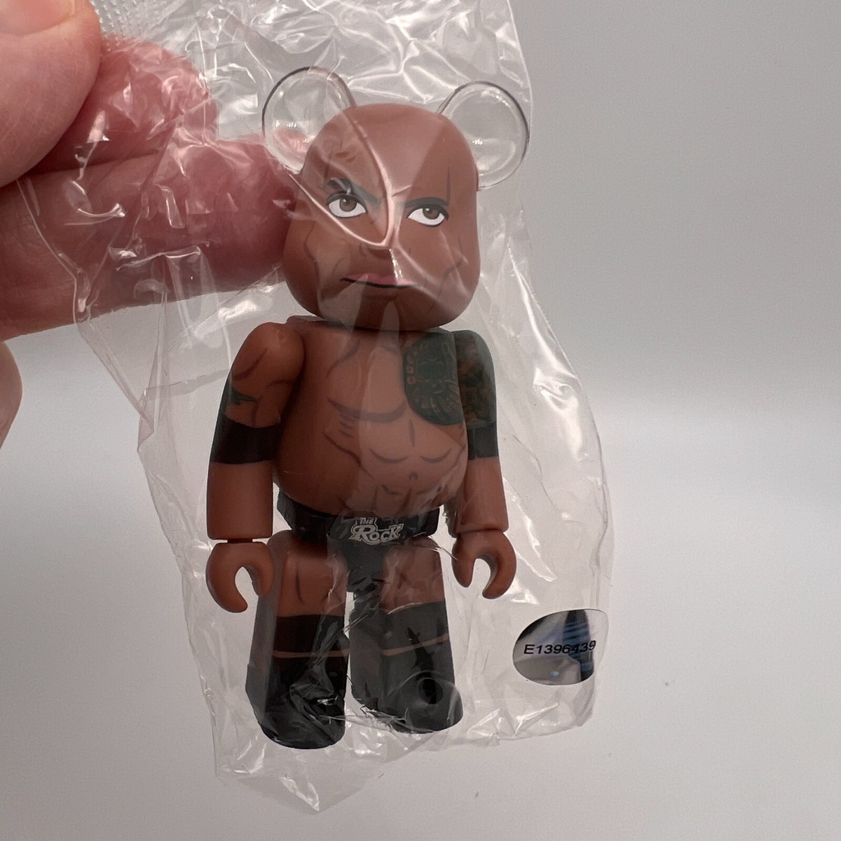Bearbrick Series 48 The Rock Dwayne Johnson WWE Artist Medicom 100