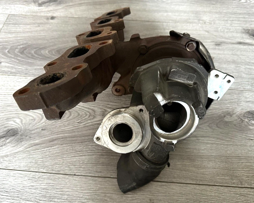 Audi A3 2015 Volkswagen VW Golf turbocompresor turbo, 04L253010B, original OEM Foto 3 de 4