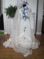 Wedding Dress 1970s Hat W/ Veil Bouquet Petticoat Set