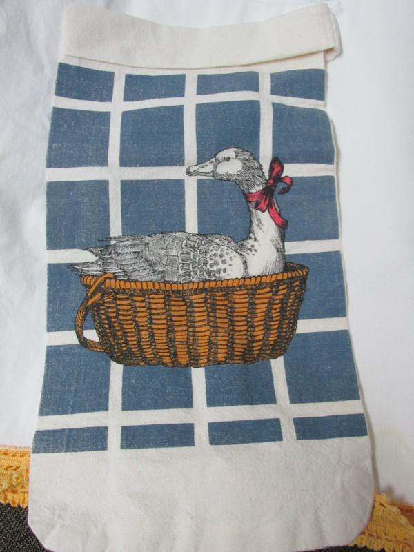 ""GOOSE IN A BASKET - SMALL  FEED SACK REPRODUCTION"" - BAGTIQUES