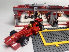 Lego 8144 Racers Ferrari 248 F1 team (Schumacher Edition ) Complete