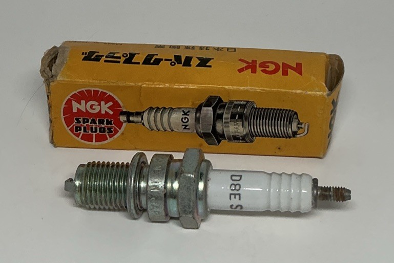 D8ES L NGK Spark Plug NOS