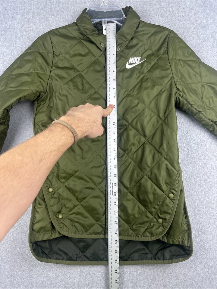 Chaqueta Nike Niños M Verde Acolchada Abotonada NSW Deflectora Ajuste Térmico Ligera Foto 4 de 4