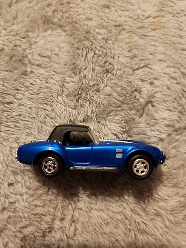 Johnny Lightning 65 Shelby Cobra with black top - Picture 2 of 5