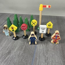 Wooden Railway People Signs Trees Lot x15 Thomas  Friends Melissa  Doug