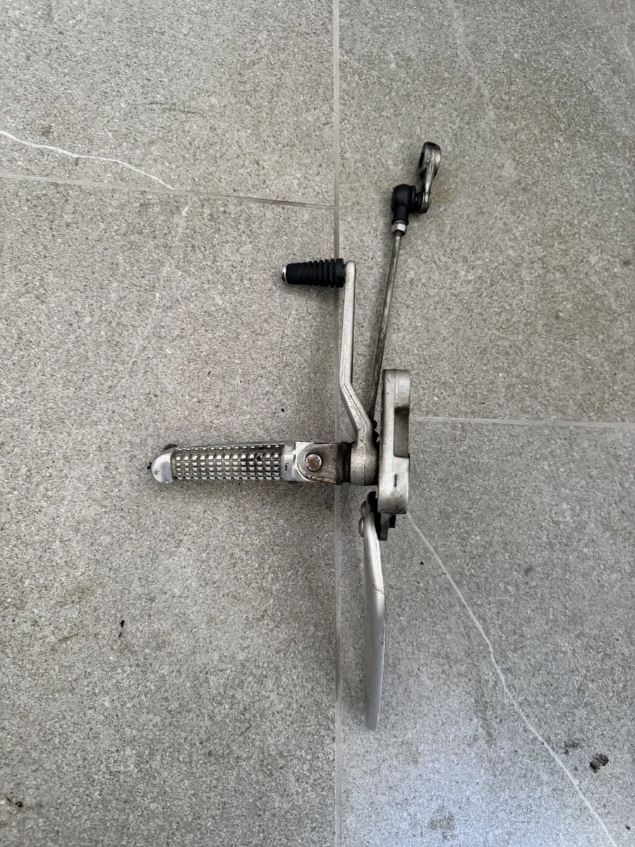 Poggiapiedi Anteriori In Lega Di Alluminio Per Suzuki GSXR600, GSXR750, GSXR1000 (Anni 2001-2014) – Colore Argento, Kit Con Bulloni