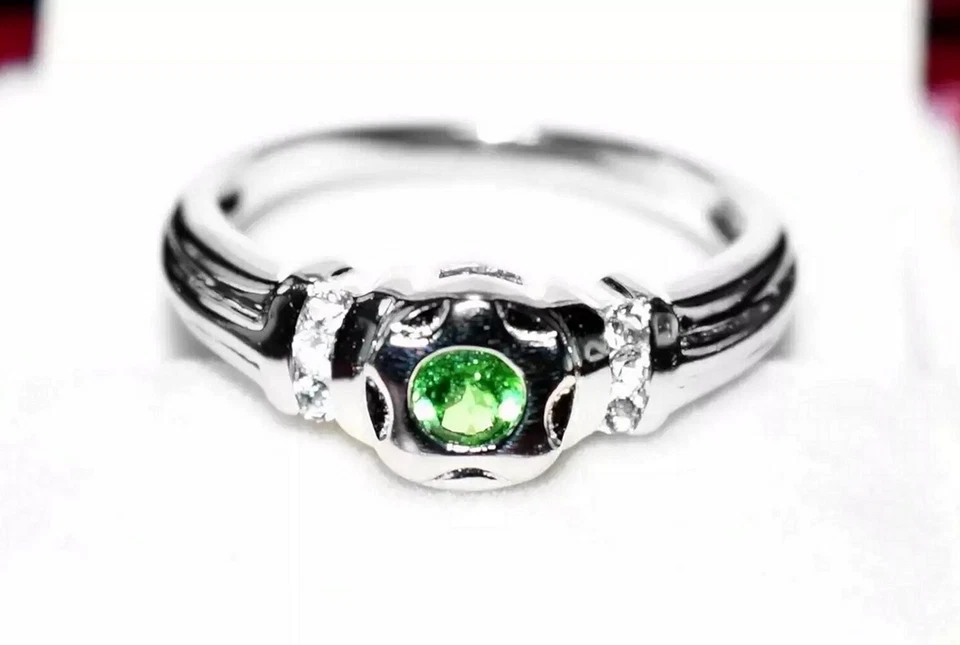 Tsavorite Garnet 9ct White Gold Natural Green Garnet Gold Ring (3.20g) Size N/7 - Image 2 of 4