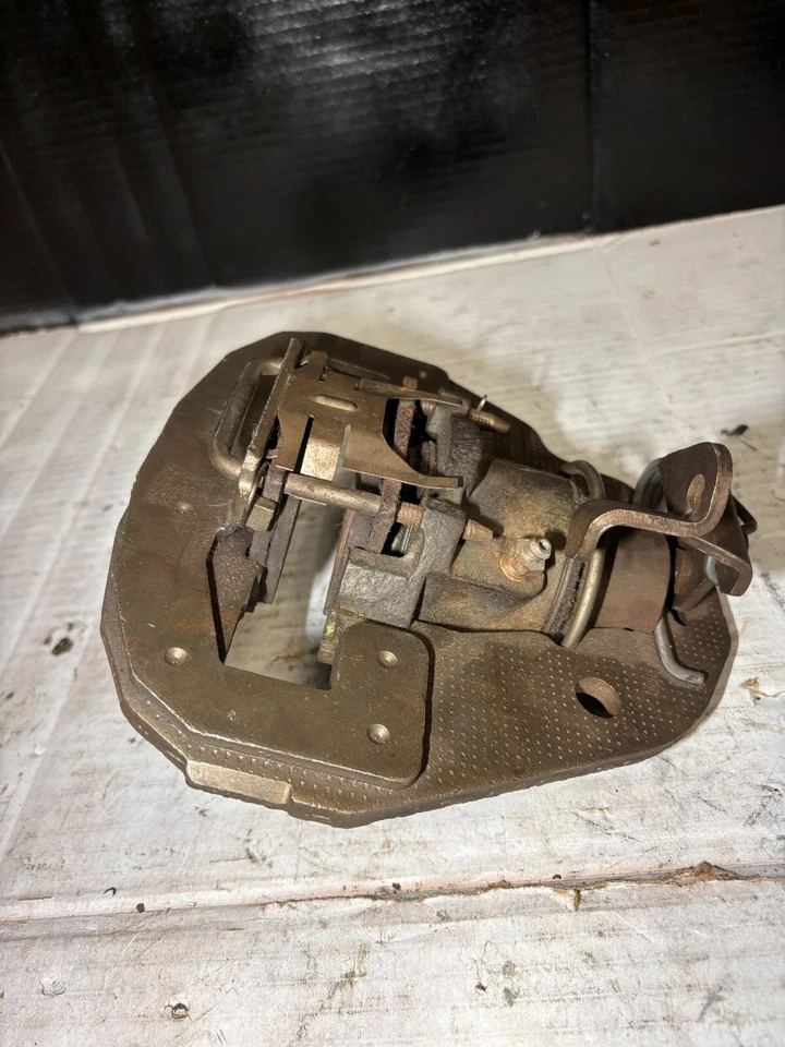 Pinza delantera Saab modelo 99 con freno de estacionamiento integrado Foto 4 de 4