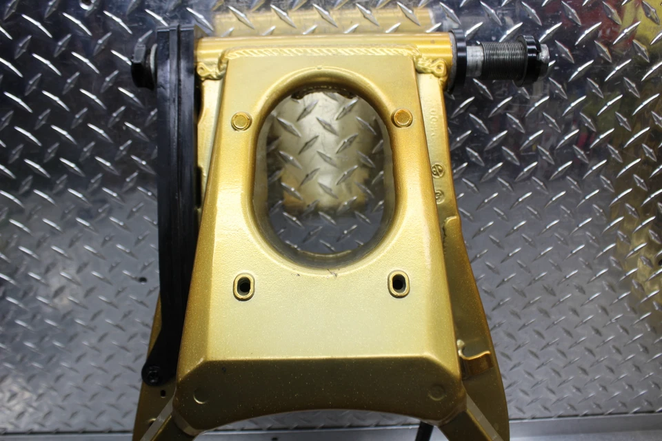 Suzuki Hayabusa GSX1300R 2003 suspensión basculante trasera  Foto 2 de 4