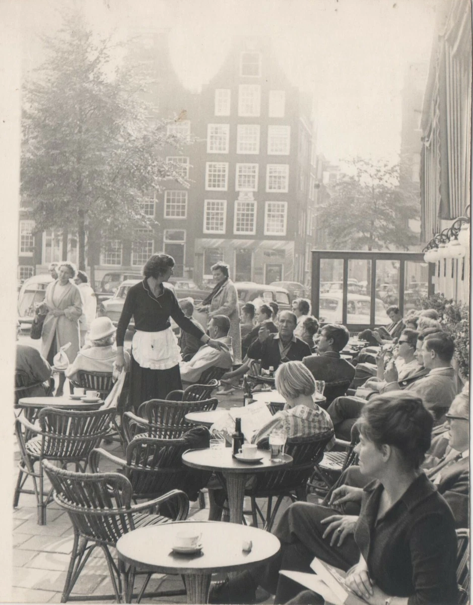 OLD VINTAGE PHOTO PEOPLE SITTING AT STREET CAFE TABLES ON THE
