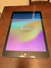 Apple iPad 6th gen a1893 32gb WIFI Bundled w/ Keyboard Case And Keyboard.