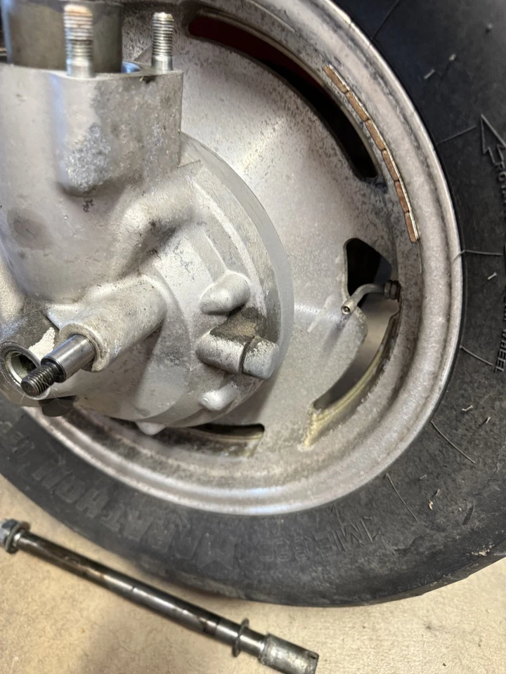 Yamaha Vmax 1200 1988 rueda trasera Foto 3 de 4