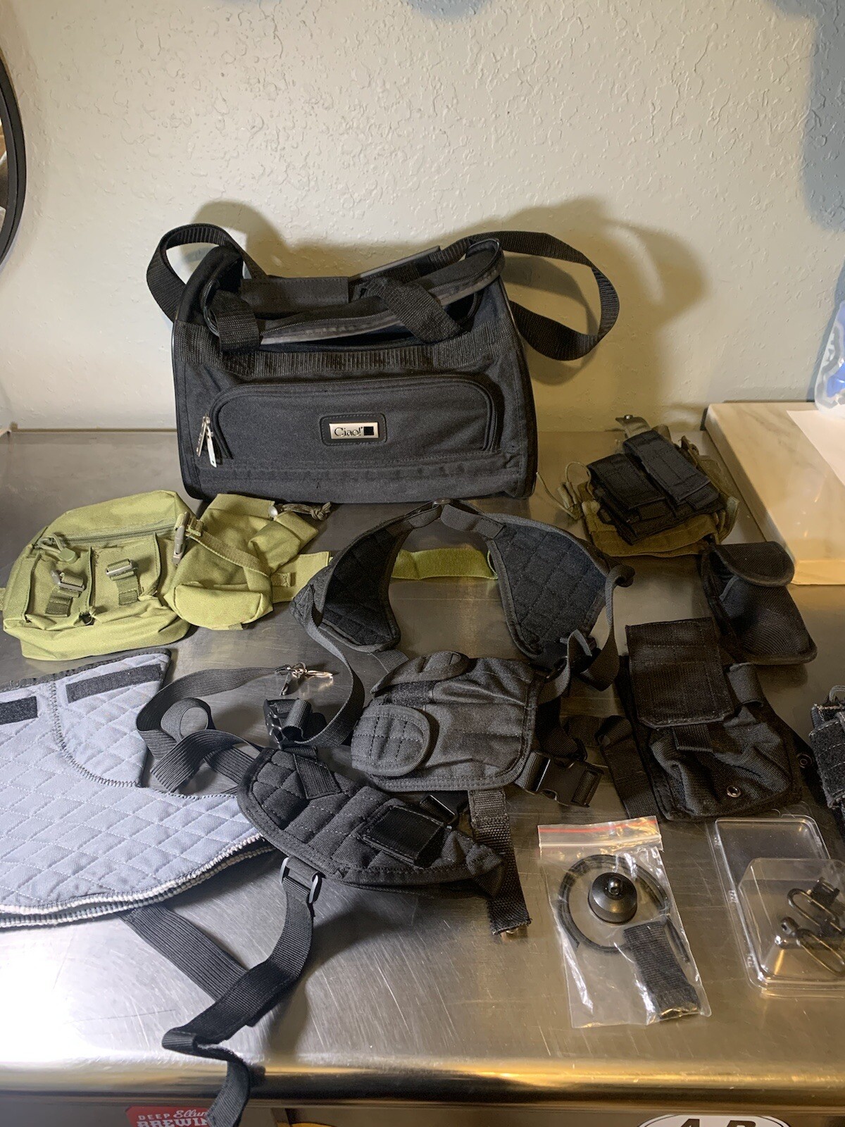 Lot Of Tactical Gear Ciao Duffle Bag Over The Shoulder Concealed Carry
