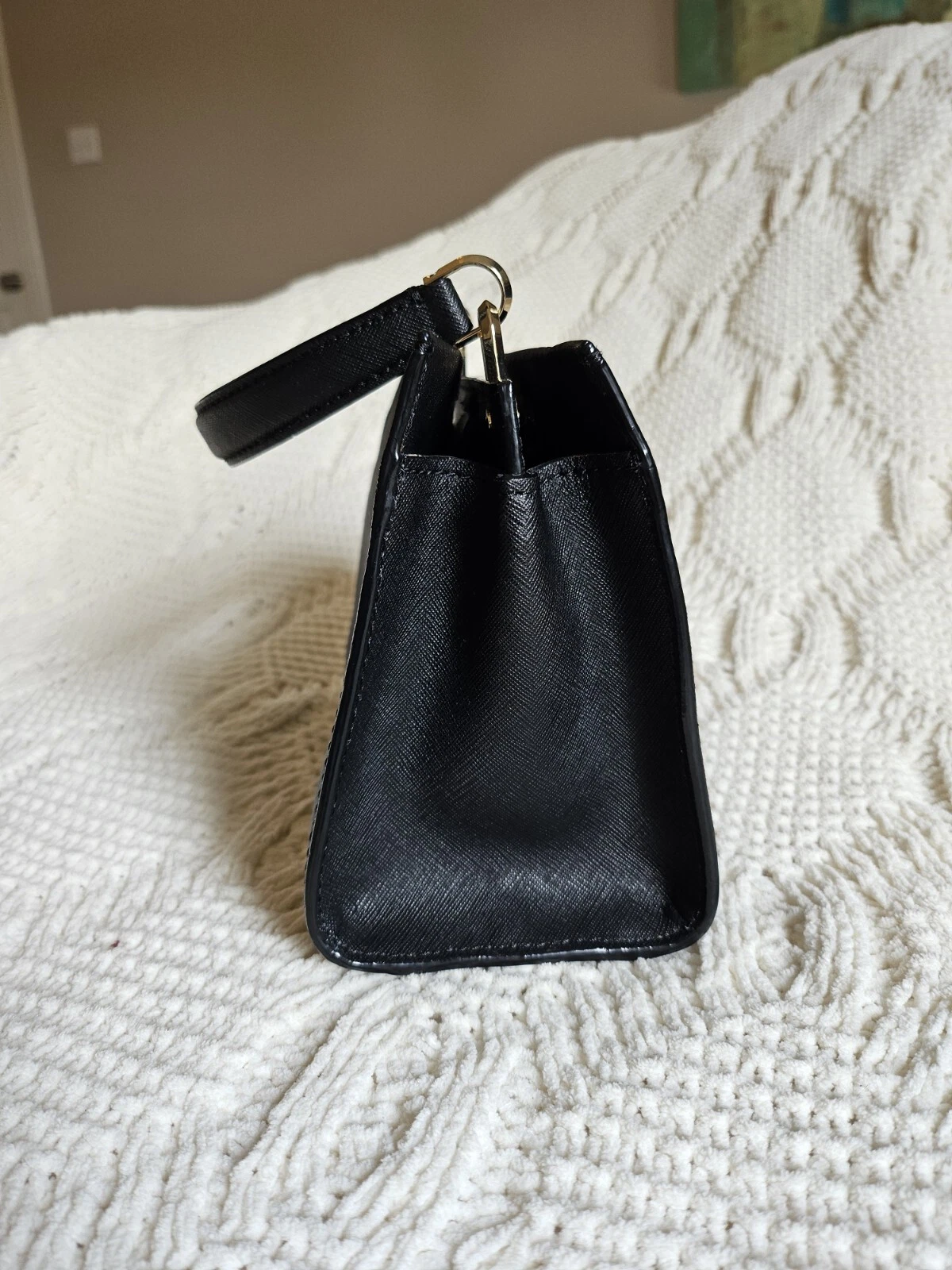 Kate Spade Cameron Street Sarah piccola borsa a tracolla nera in pelle saffiano