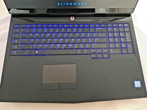 ALIENWARE 17 R4 17.3" QHD I7-7820 with ac power supply - Picture 13 of 21