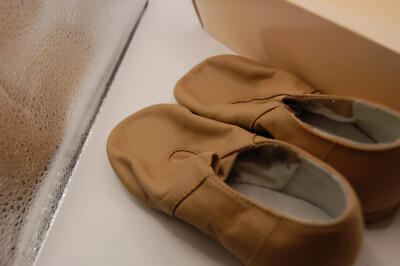 NIB Bloch Child Super Jazz Slip-On Jazz Shoes Style S0401G Tan 13.5 Not Return
