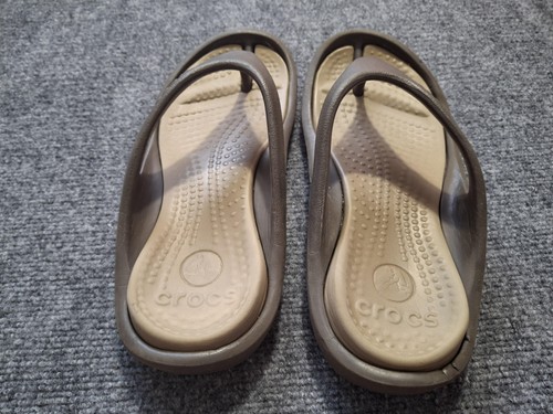 Scarpe infradito Crocs uomo taglia 7 donna 9 marrone beige sandali comodi casual - Foto 7 di 13
