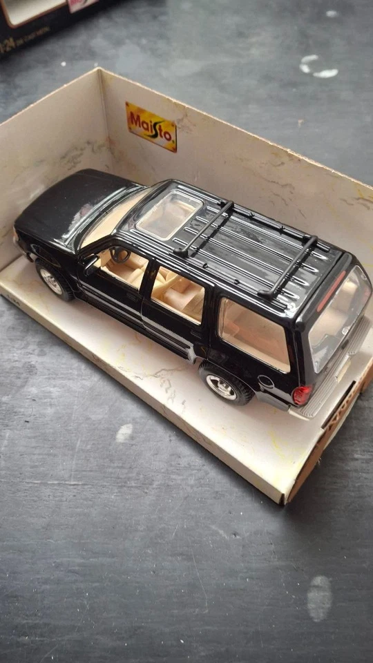 Ford Explorer '95 - 1:24 - Maisto - Immagine 3 di 4