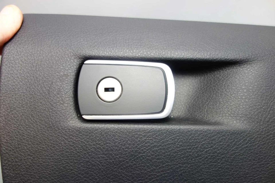 2012-2017 BMW F30 3-Series F32 внутренний перчаточный ящик в сборе с защелкой черный винил - Изображение 4 из 4