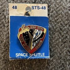 NASA enamel PIN '80s vtg STS-48 Space Shuttle DISCOVERY