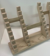 PRESENTOIR OBLIQUE A POSER 30 COUTEAUX en BOIS de CHENE