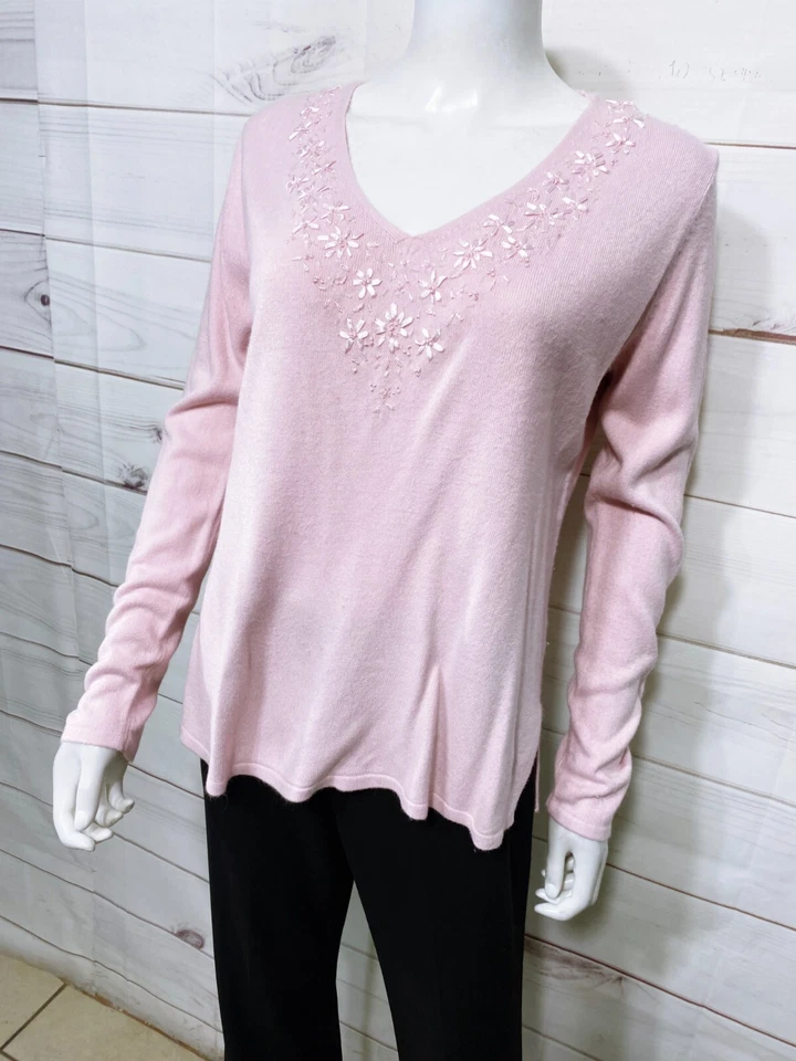 Suéter feminino Dressbarn Petite tamanho PM rosa floral acento gola V pulôver - Imagem 3 de 4