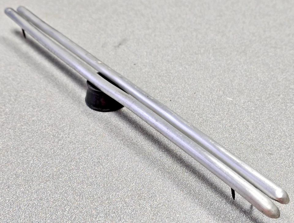 BONITO PAR DE TIRAS DE TACHUELAS SUPERIORES CONVERTIBLES ORIGINALES USADAS PORSCHE 356B 356C 356SC Foto 2 de 4