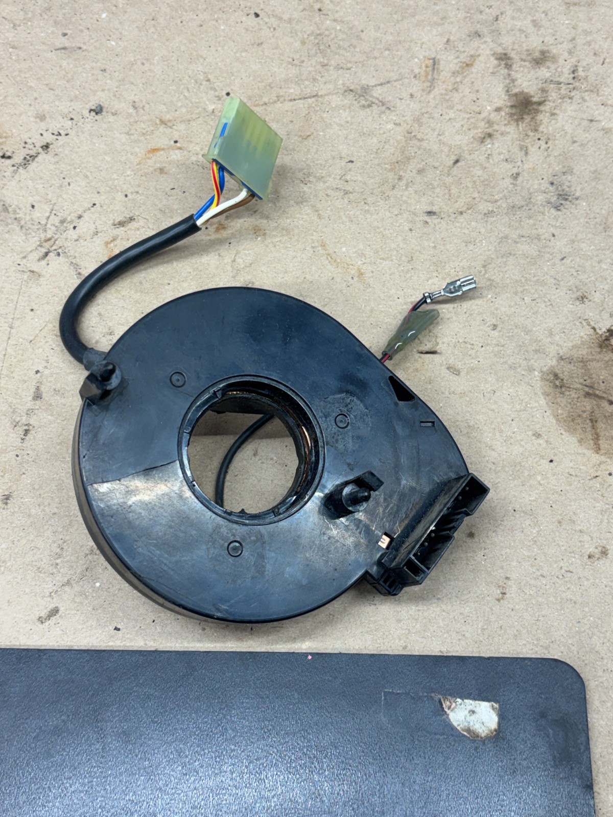 1988 1989 1990 1992 1993 Dodge D100 D150 D250 D350 Steering Wheel Contact Horn Parts