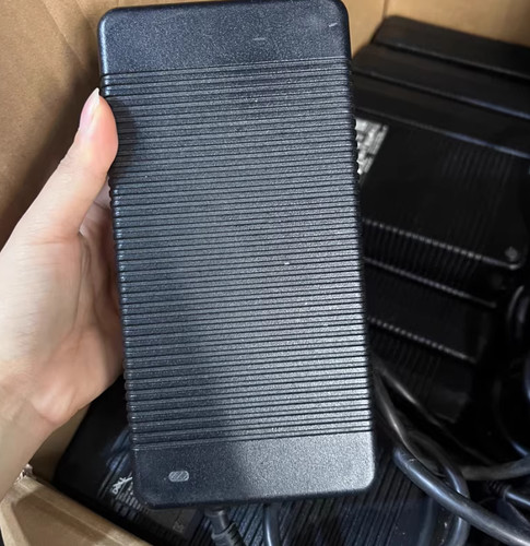 Netzteil-Adapter-Ladegerät mit Plug für DELL Lianbao M18X Laptop