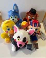 Five Nights at Freddy  s 8  Plush Glow In The Dark Eyes Mangle Toy Series