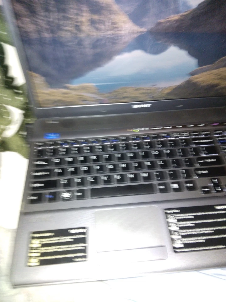 SONY VAIO PCG-81114L | DISCO DURO 2TB | 8GB RAM | i7 Q740 | NVIDIA | BLU-RAY | WIN 10 Foto 3 de 4