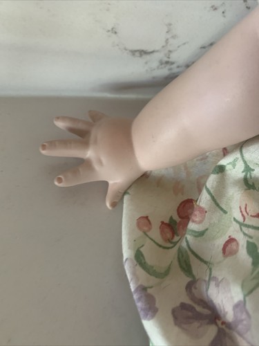 The Hamilton Collection Porcelain Doll Chelsea 1994 Connie Walser Derek - Picture 4 of 9
