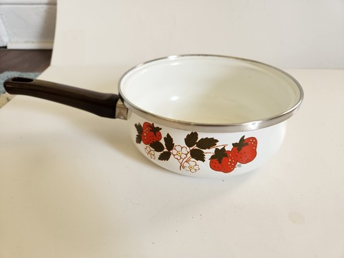 VINTAGE GHC STRAWBERRIES DESIGN ENAMEL COOKWARE 7 PIECE POTS & PAN W/LIDS - 1980 - Picture 15 of 24