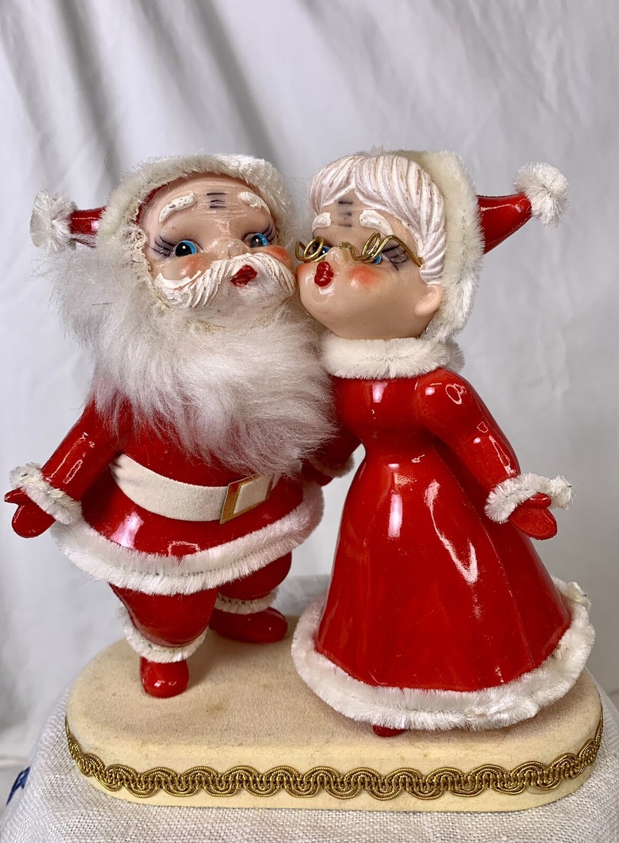 Vintage MCM Kissing Santa & Mrs Claus Figures Decor Japan Plastic