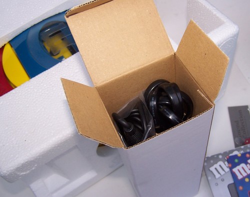 ¡Totalmente nuevo! Máquina de karaoke vintage con licencia oficial de M&M's en caja - Imagen 4 de 12