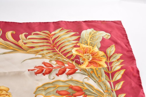 Ferragamo Scarf Silk Red x Multicolor Flower Bird Size 39.4 x 41.3 Authentic - Picture 4 of 12