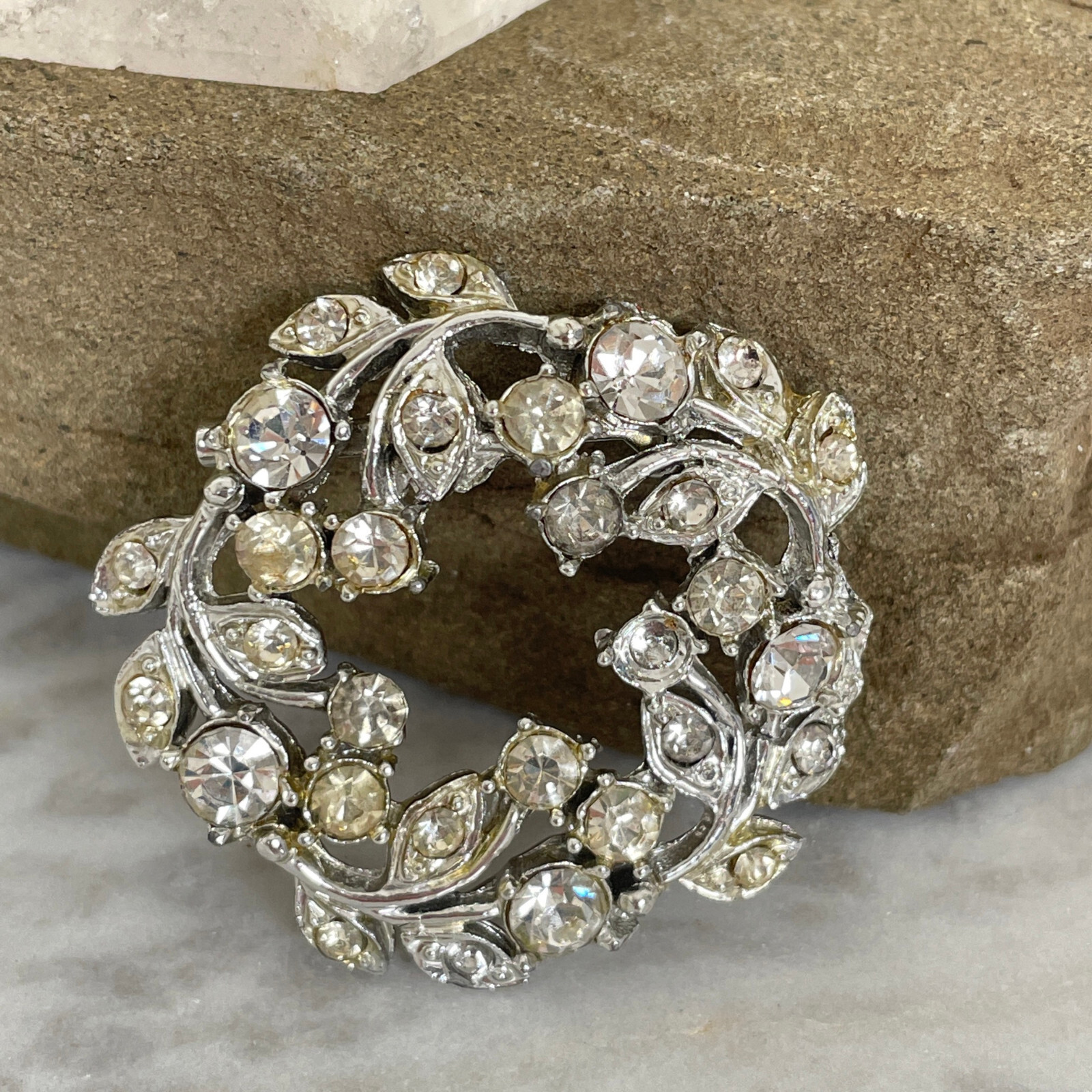 Vtg 50s RHINESTONE WREATH Brooch Silver Tone Snow… - image 1