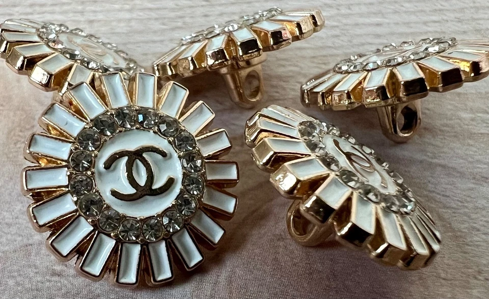 Gold Weiß Set 5 Chanel CC Coco Ersatzknöpfe Ø 16 mm Knöpfe Knopf Schmuck Beauty - Bild 4 von 4