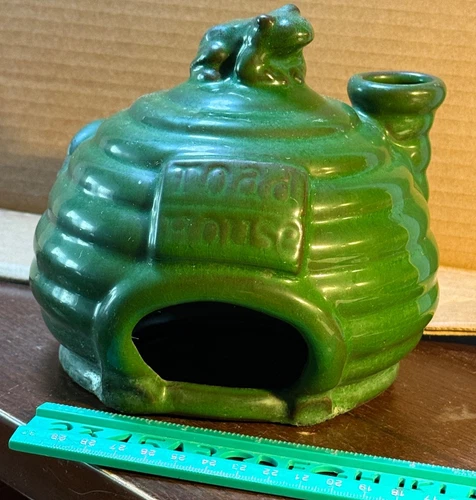 Beautiful Frankoma Green Toad House